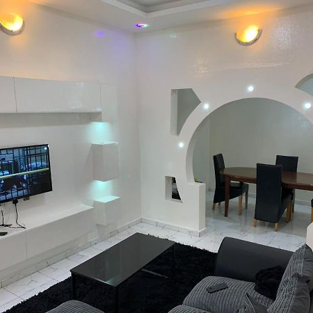 Brikama Matano Guest House מראה חיצוני תמונה
