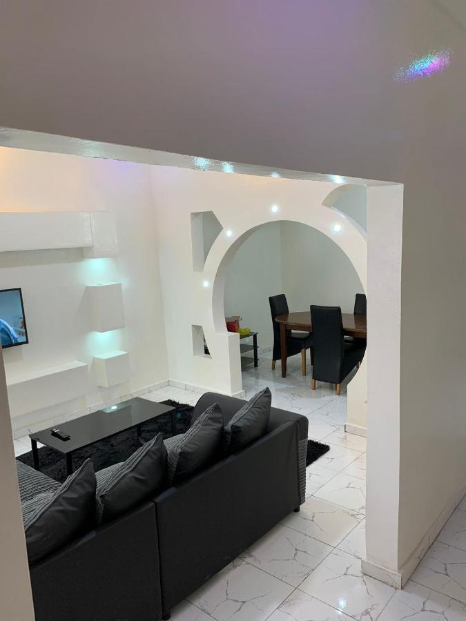 Brikama Matano Guest House מראה חיצוני תמונה